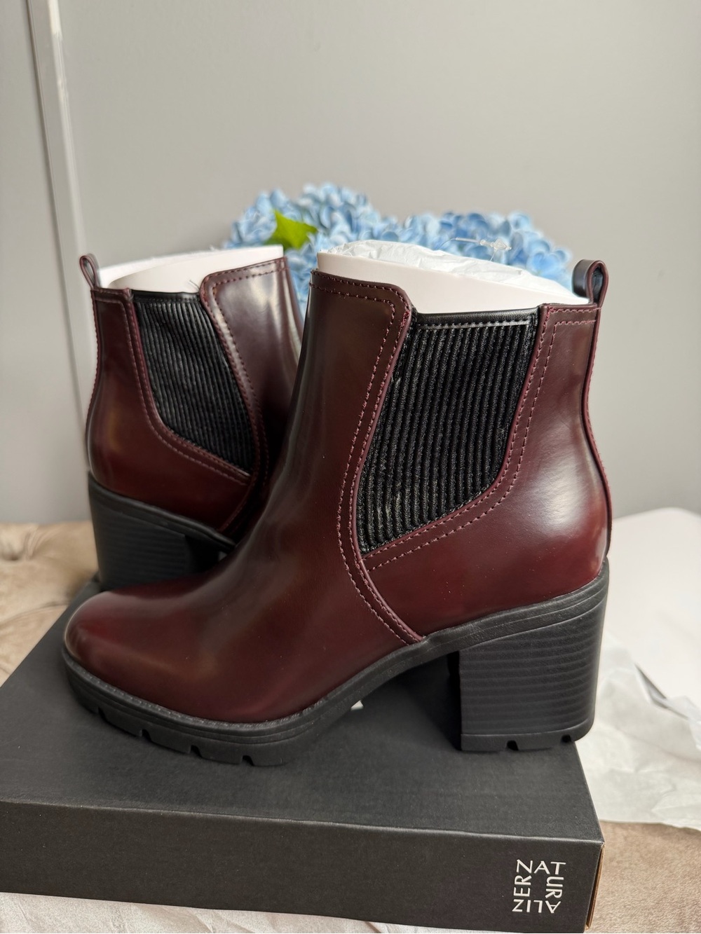 Naturalizer Madalynn Wine Burgundy Lug Sole Heeled Booties Size 9 M NIB